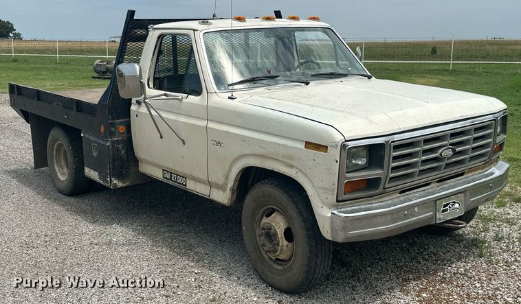 image for item MB9773 1985 Ford F350  flatbed truck