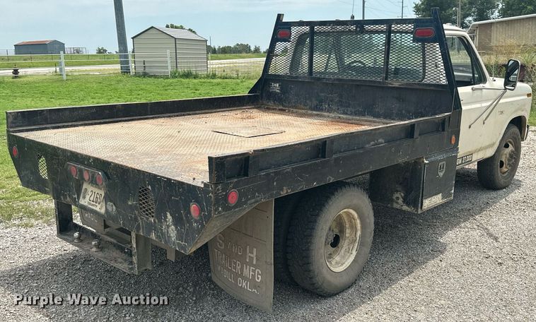 image for item MB9773 1985 Ford F350  flatbed truck