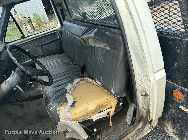 image for item MB9773 1985 Ford F350  flatbed truck