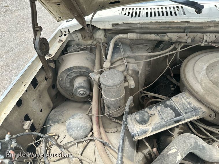 image for item MB9773 1985 Ford F350  flatbed truck