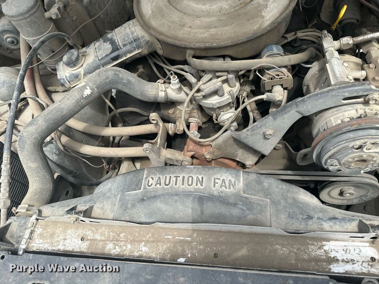 image for item MB9773 1985 Ford F350  flatbed truck