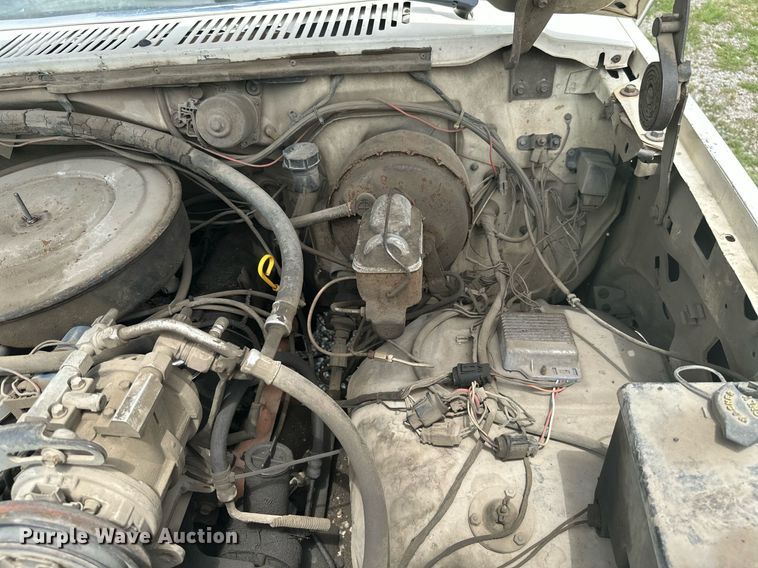 image for item MB9773 1985 Ford F350  flatbed truck