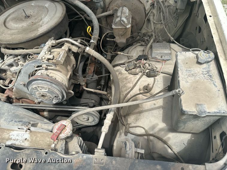 image for item MB9773 1985 Ford F350  flatbed truck