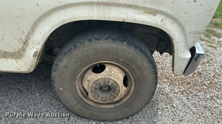 image for item MB9773 1985 Ford F350  flatbed truck