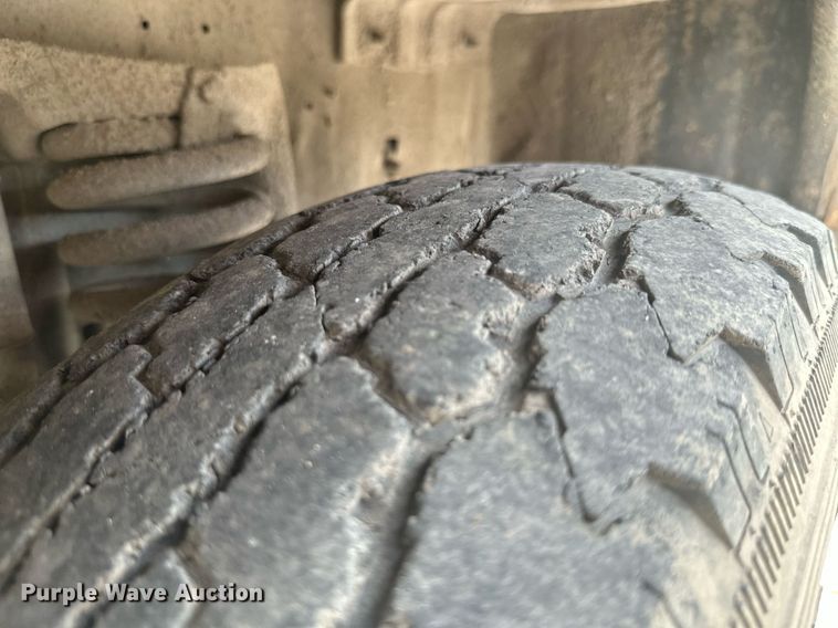 image for item MB9773 1985 Ford F350  flatbed truck