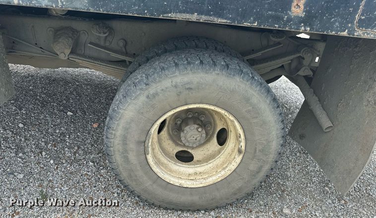 image for item MB9773 1985 Ford F350  flatbed truck