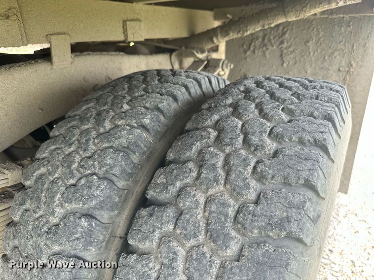 image for item MB9773 1985 Ford F350  flatbed truck