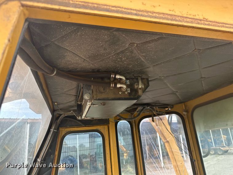 image for item MB9774 1970 Caterpillar 977K  loader