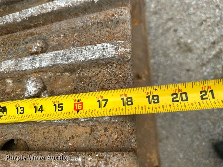 image for item MB9774 1970 Caterpillar 977K  loader