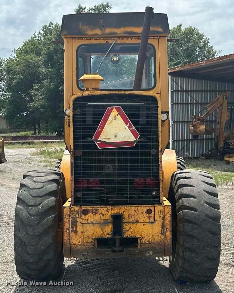 image for item MB9775 1981 John Deere 544B  loader