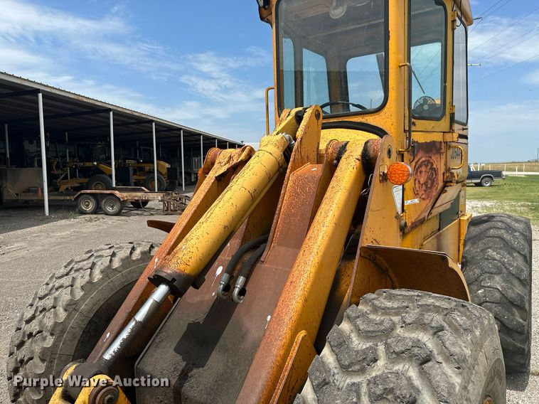 image for item MB9775 1981 John Deere 544B  loader