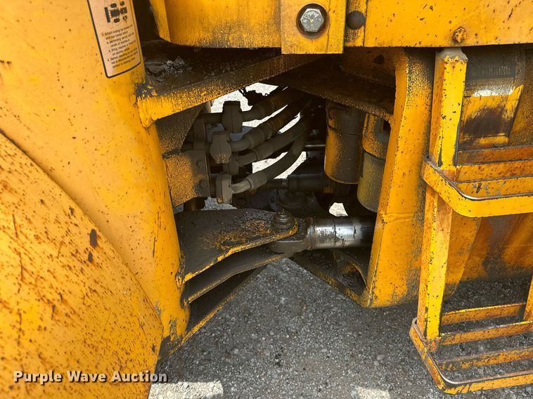 image for item MB9775 1981 John Deere 544B  loader