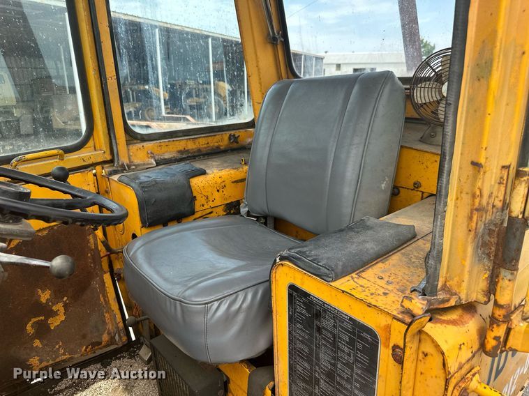 image for item MB9775 1981 John Deere 544B  loader