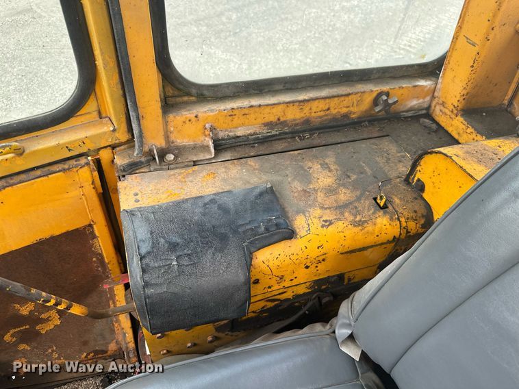 image for item MB9775 1981 John Deere 544B  loader