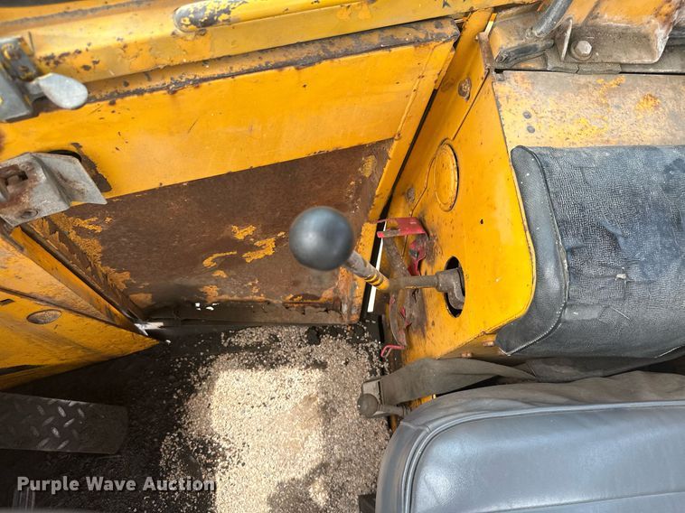 image for item MB9775 1981 John Deere 544B  loader