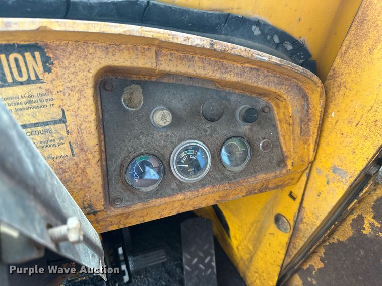 image for item MB9775 1981 John Deere 544B  loader