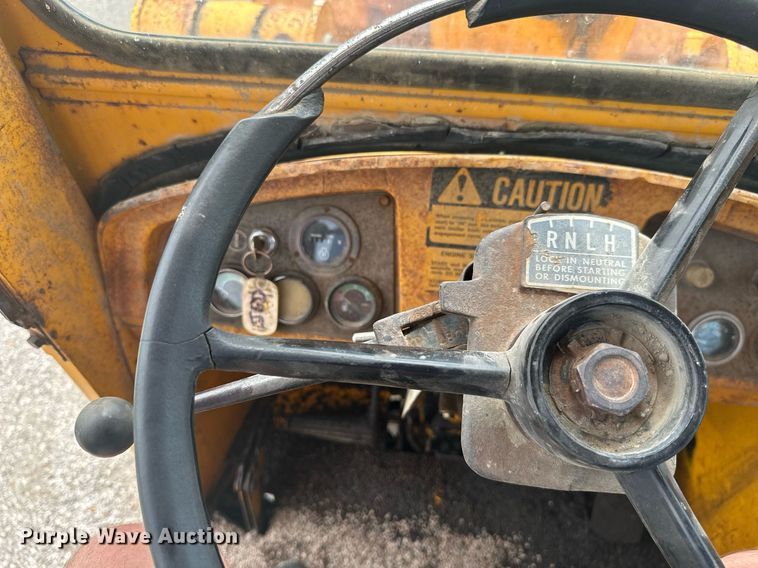 image for item MB9775 1981 John Deere 544B  loader