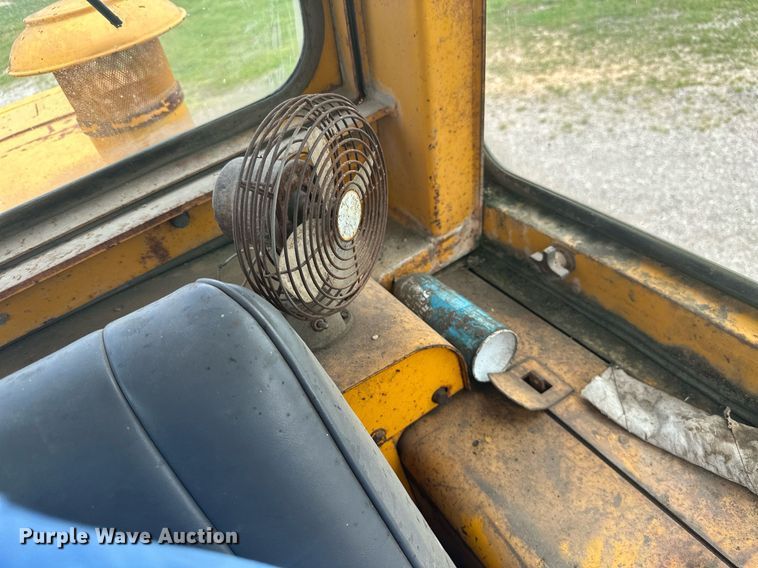 image for item MB9775 1981 John Deere 544B  loader