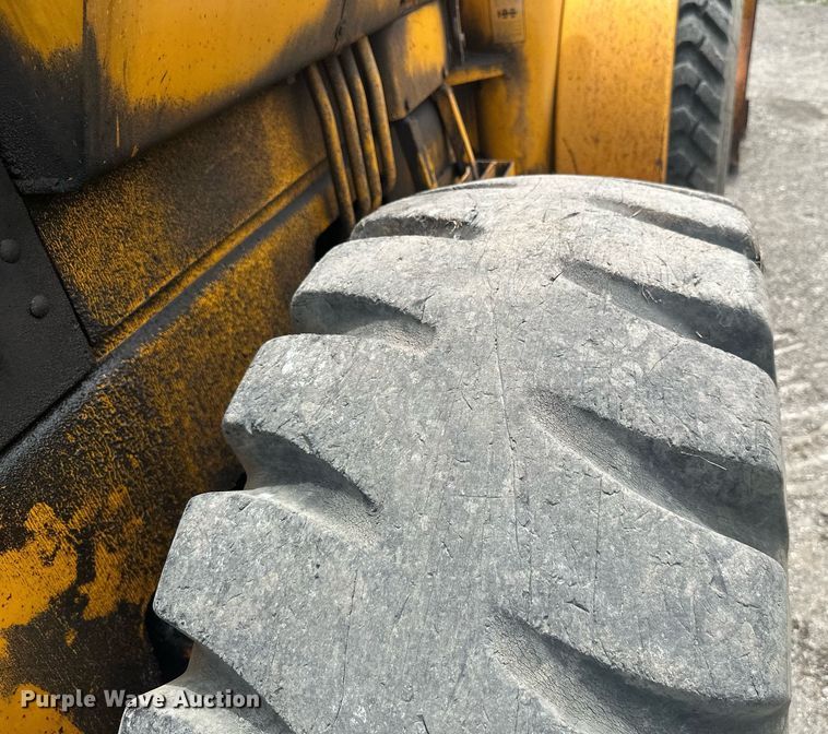 image for item MB9775 1981 John Deere 544B  loader