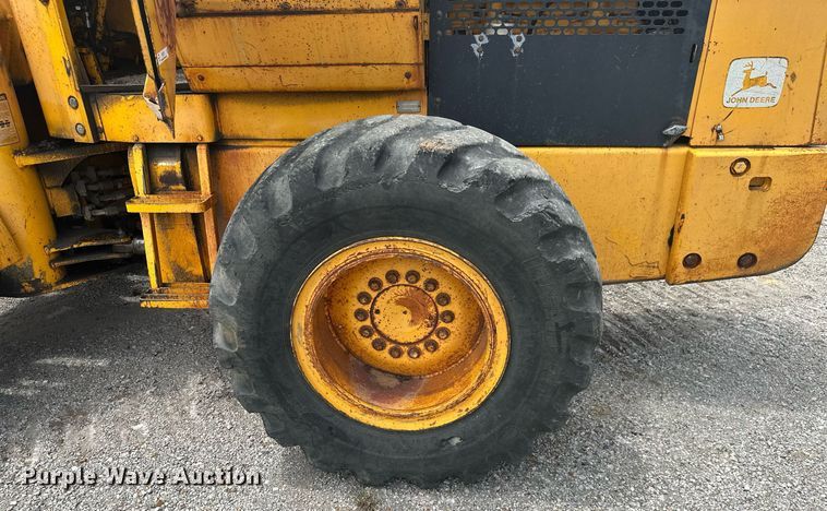 image for item MB9775 1981 John Deere 544B  loader