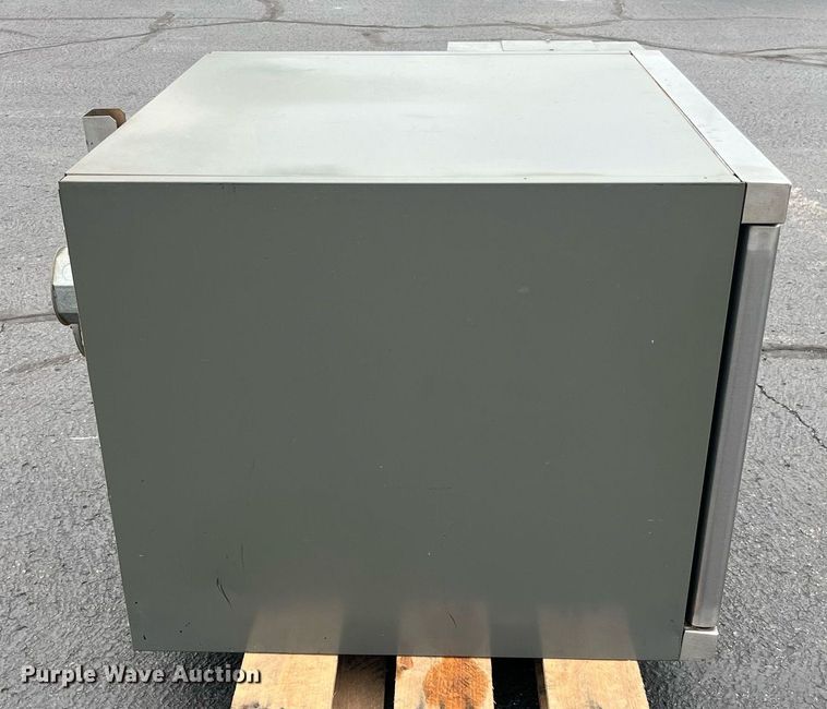 image for item MG9357 Vulcan FT10  convection oven