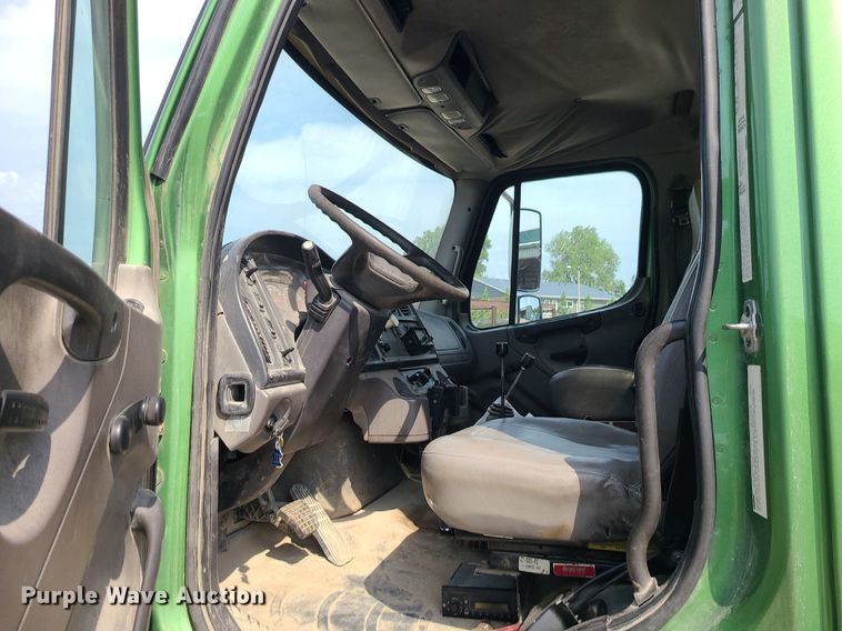 image for item MG9585 2009 Freightliner Business Class M2  dump truck