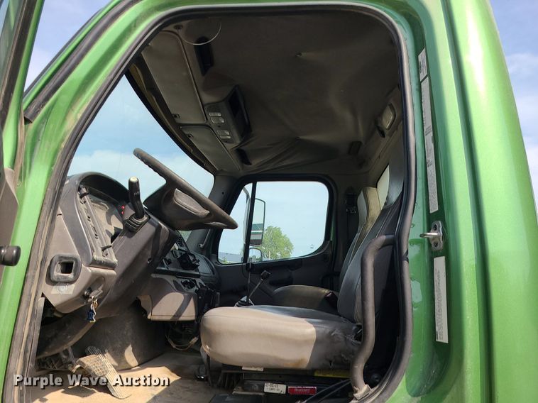 image for item MG9585 2009 Freightliner Business Class M2  dump truck