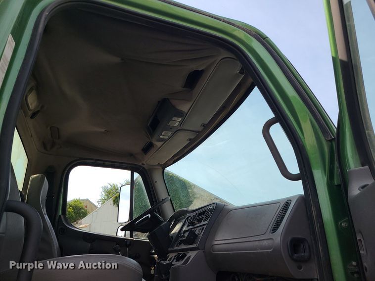 image for item MG9585 2009 Freightliner Business Class M2  dump truck