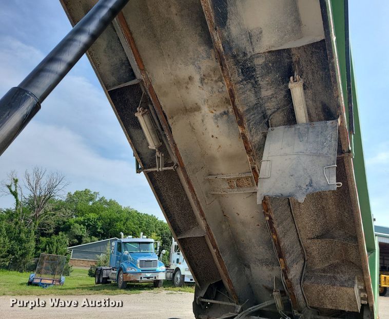 image for item MG9585 2009 Freightliner Business Class M2  dump truck