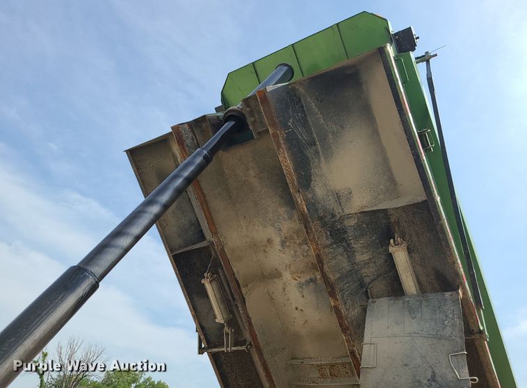 image for item MG9585 2009 Freightliner Business Class M2  dump truck