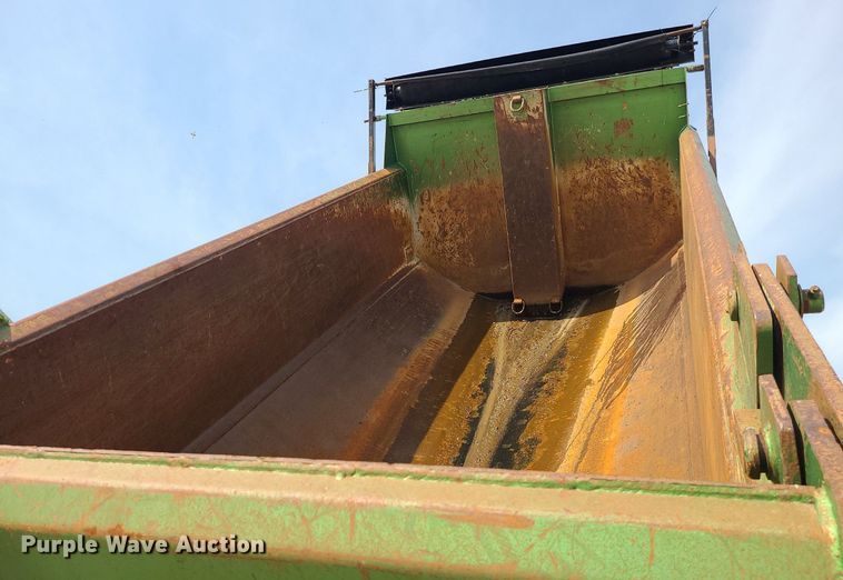 image for item MG9585 2009 Freightliner Business Class M2  dump truck