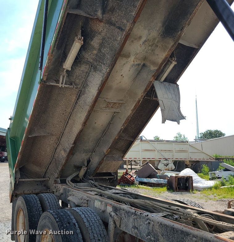 image for item MG9585 2009 Freightliner Business Class M2  dump truck