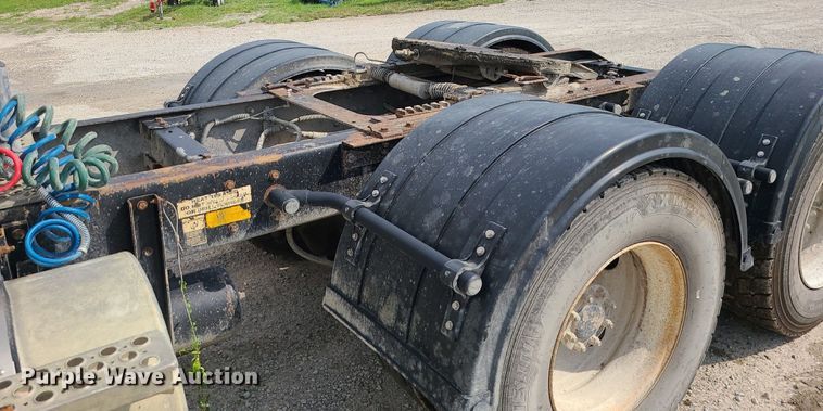 image for item MG9586 1999 Kenworth T800  semi truck