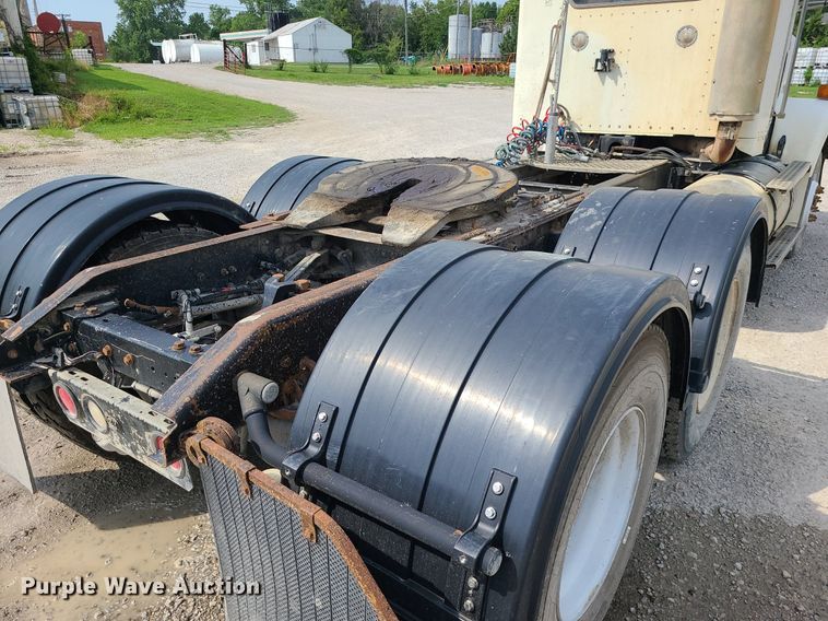 image for item MG9586 1999 Kenworth T800  semi truck