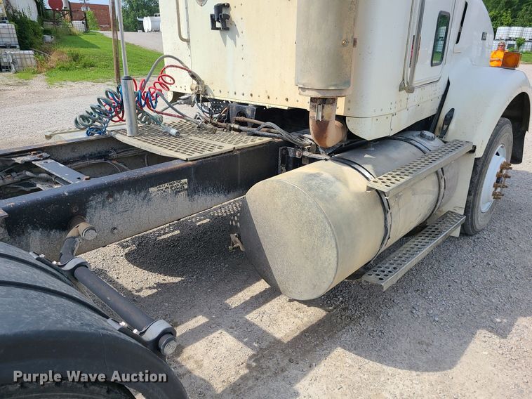 image for item MG9586 1999 Kenworth T800  semi truck