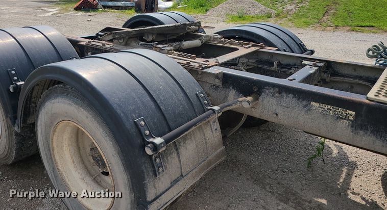 image for item MG9586 1999 Kenworth T800  semi truck