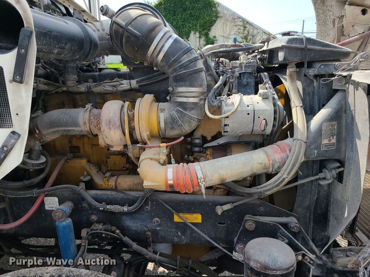 image for item MG9586 1999 Kenworth T800  semi truck