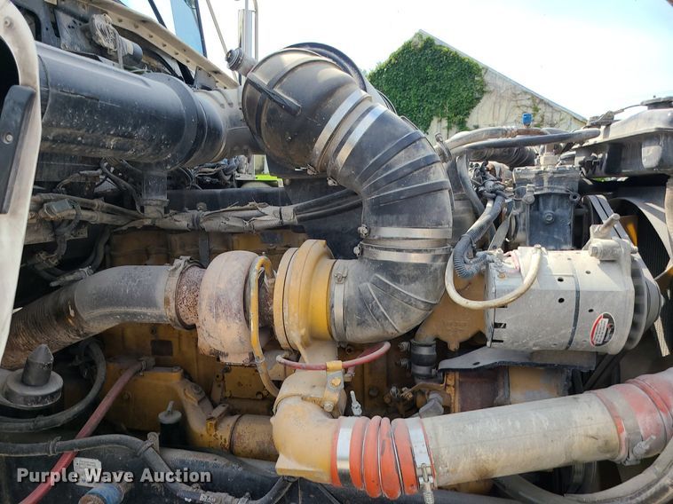 image for item MG9586 1999 Kenworth T800  semi truck