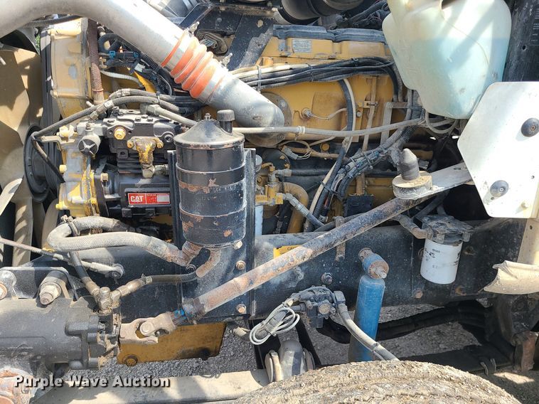 image for item MG9586 1999 Kenworth T800  semi truck