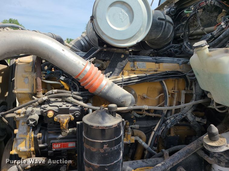 image for item MG9586 1999 Kenworth T800  semi truck