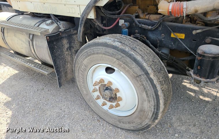 image for item MG9586 1999 Kenworth T800  semi truck