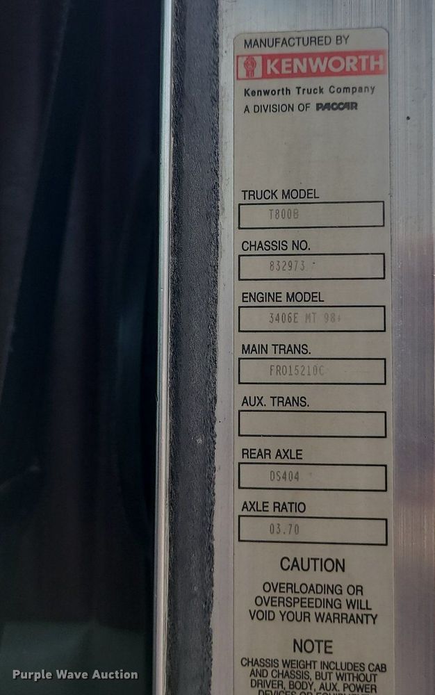 image for item MG9586 1999 Kenworth T800  semi truck