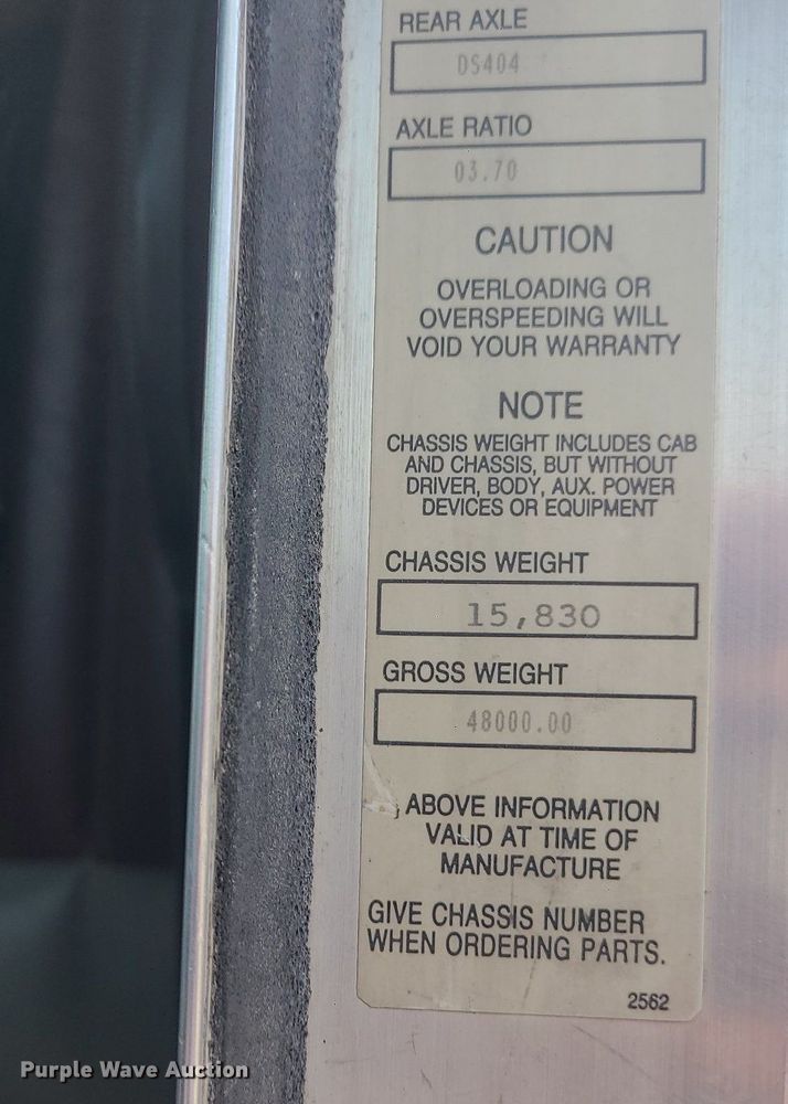 image for item MG9586 1999 Kenworth T800  semi truck