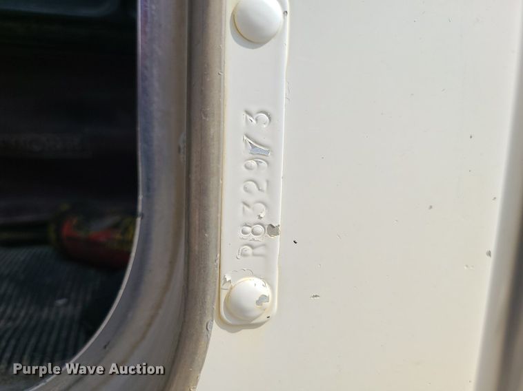 image for item MG9586 1999 Kenworth T800  semi truck