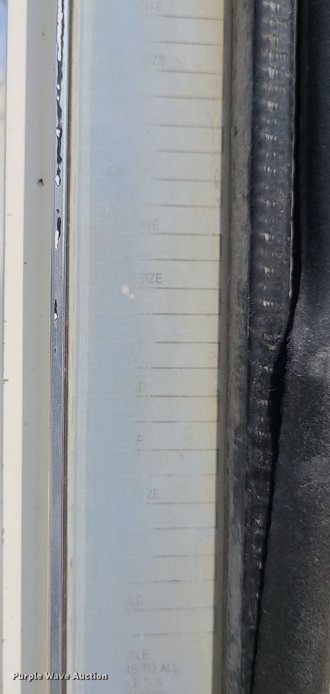 image for item MG9586 1999 Kenworth T800  semi truck