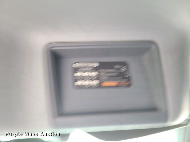 image for item MG9587 2003 Freightliner Columbia  semi truck