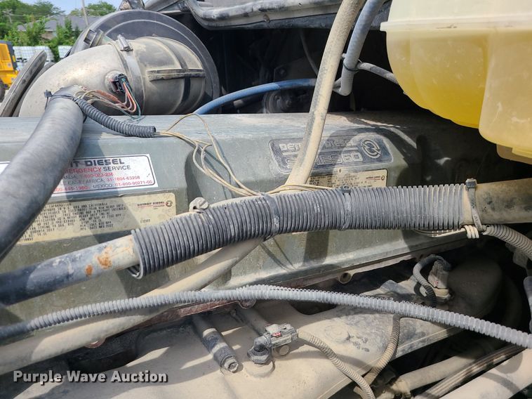 image for item MG9587 2003 Freightliner Columbia  semi truck