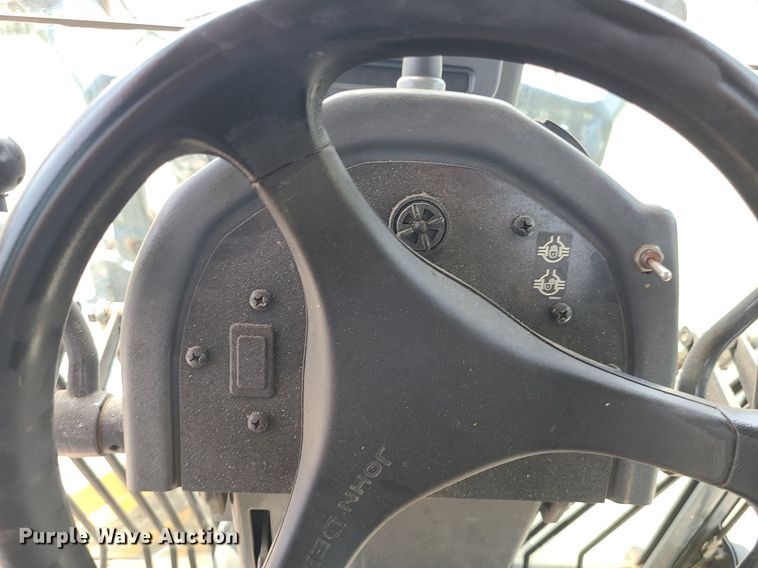 image for item MG9588 2016 John Deere 770G  motor grader