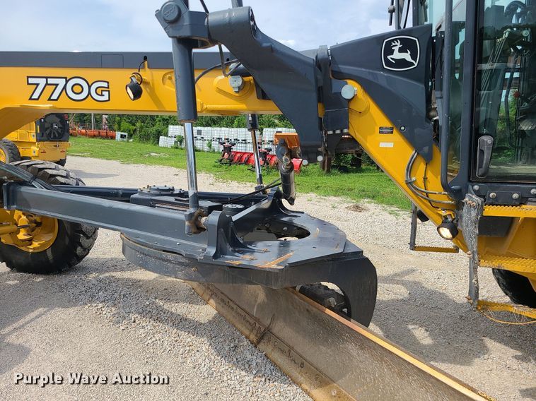 image for item MG9588 2016 John Deere 770G  motor grader