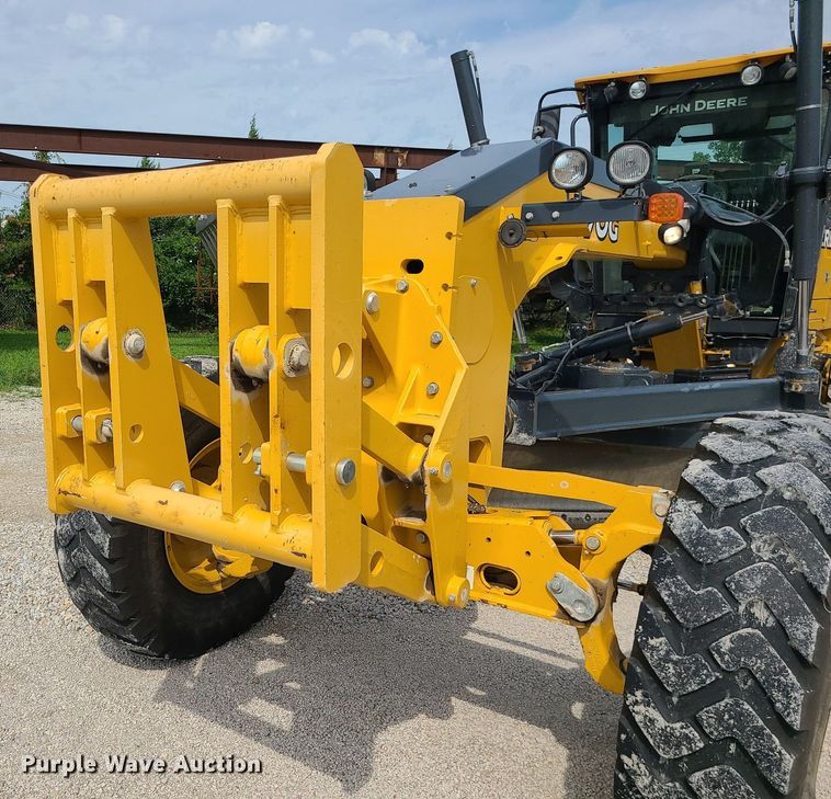 image for item MG9588 2016 John Deere 770G  motor grader